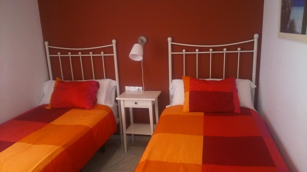 Hostal Monteluna Rociana Quarto foto